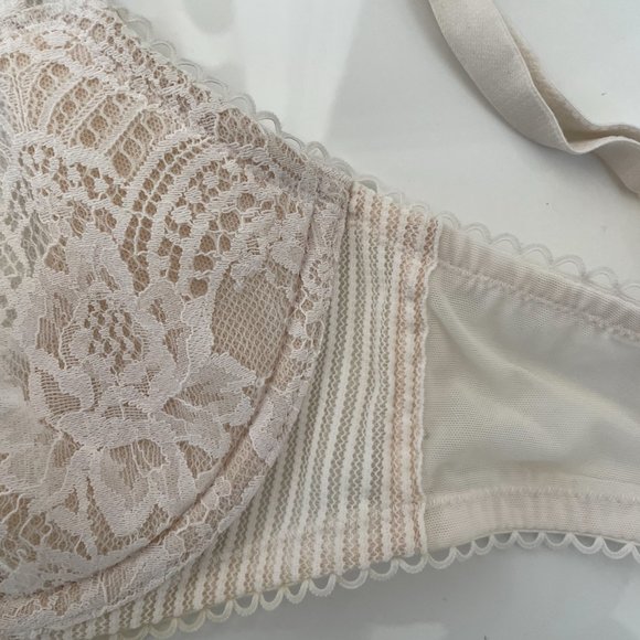 Victoria's Secret Bra - Picture 7 of 9